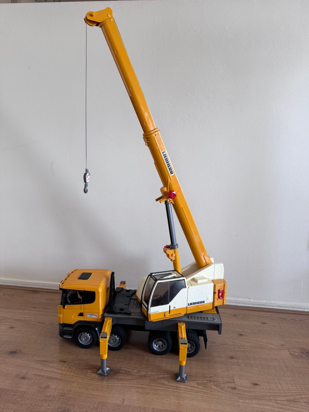Bruder 03570 - Scania Super 560R met Liebherr hijskraan, Kinderen en Baby's, Ophalen of Verzenden, Zo goed als nieuw