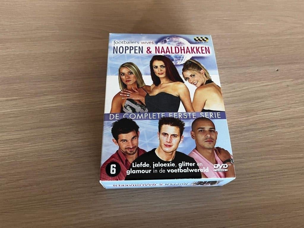 Noppen en Naaldhakken - Seizoen 1 - DVD, Cd's en Dvd's, Dvd's | Tv en Series, Alle leeftijden, Ophalen of Verzenden, Zo goed als nieuw