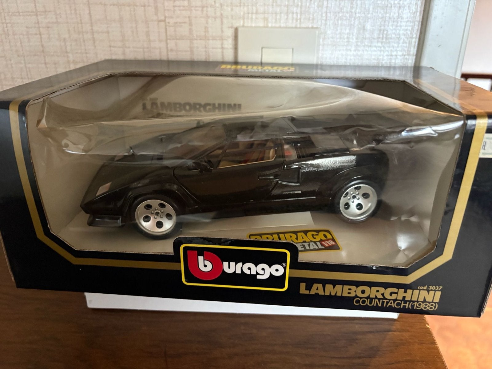 Burago Lamborghini Countach (1988) schaalmodel (m2417364678