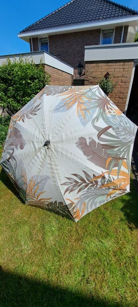 Parasol, Ophalen, Gebruikt, Kantelbaar, 2 tot 3 meter