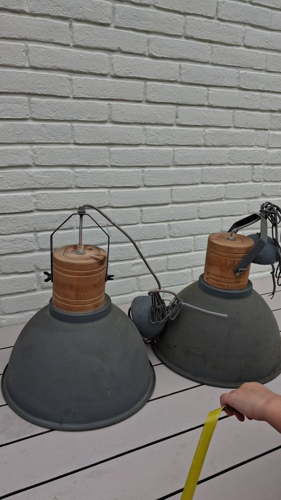 Set van 2 industriële hanglampen met hout en metaal., Gebruikt, Industrieel, Hout, E27 (groot)