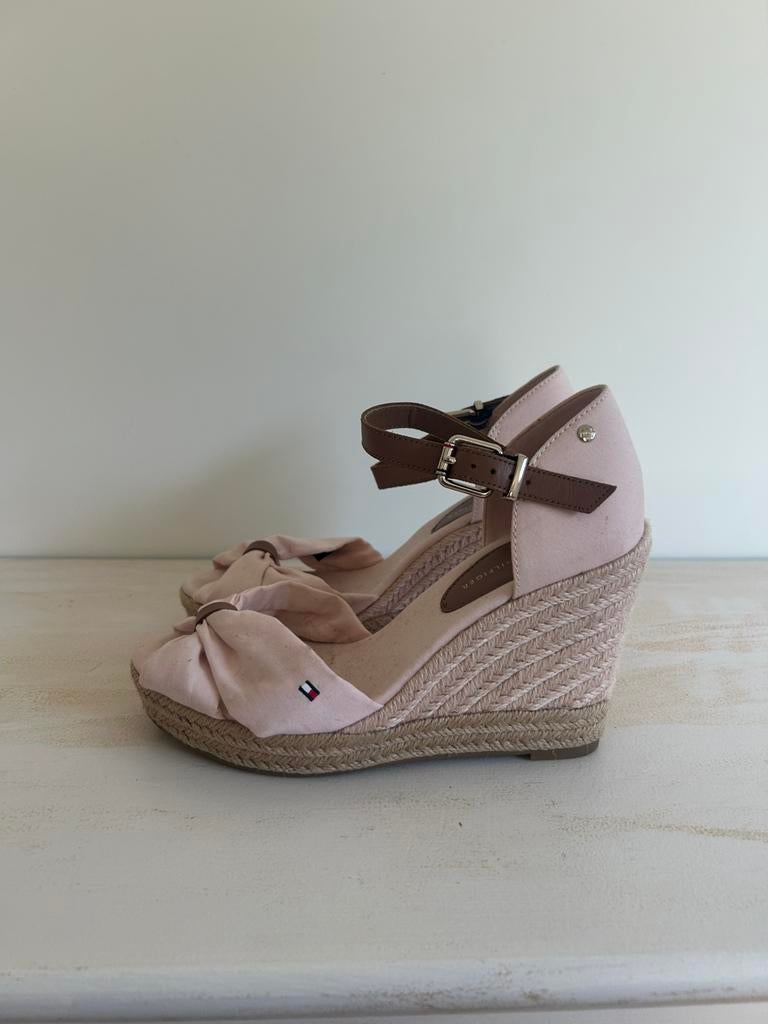 Tommy Hilfiger sleehakken lichtroze maat 38, Ophalen of Verzenden, Zo goed als nieuw, Roze, Sneakers of Gympen