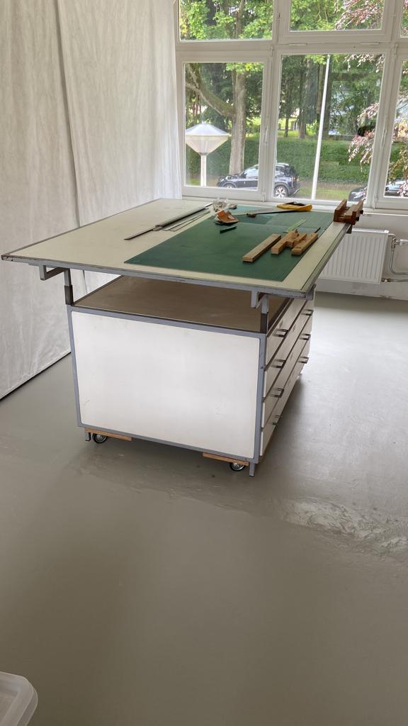 Verhoogde snijtafel/werktafel, Doe-het-zelf en Verbouw, Ophalen, Gebruikt, 70 tot 120 cm