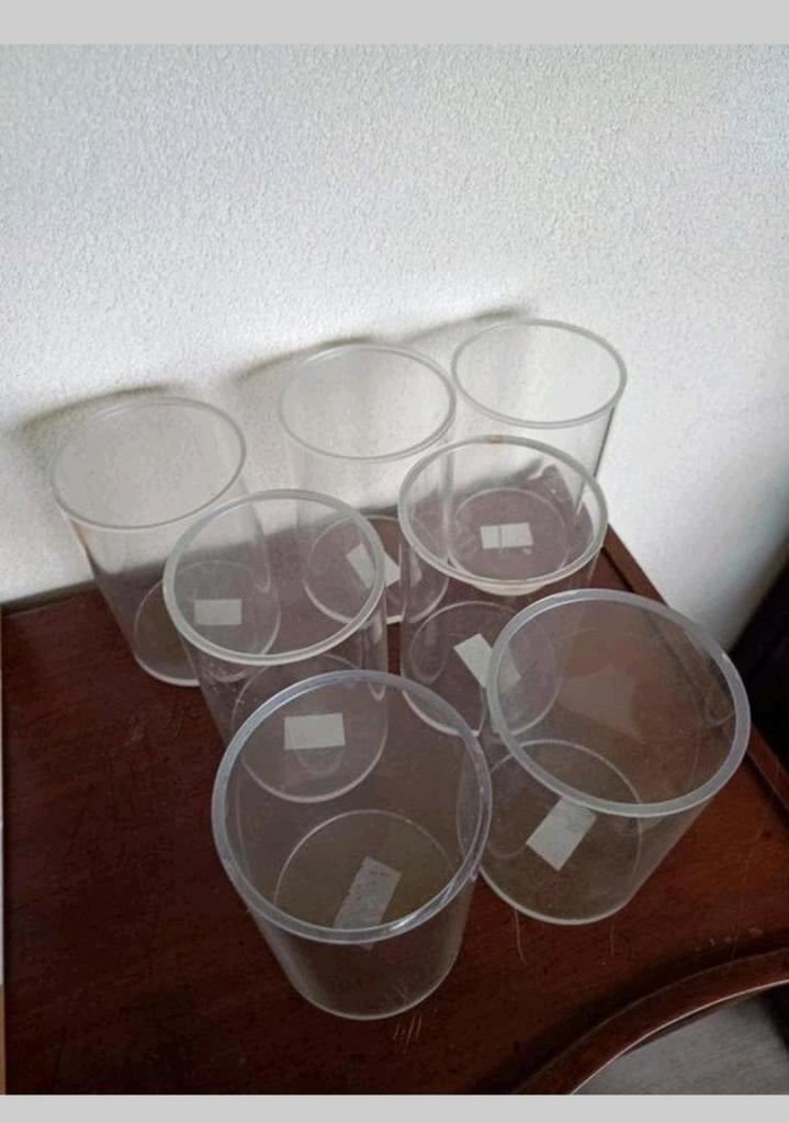 Plexiglas cilinder met vaste bodem+ losse deksel.
H 15 x 10, Ophalen