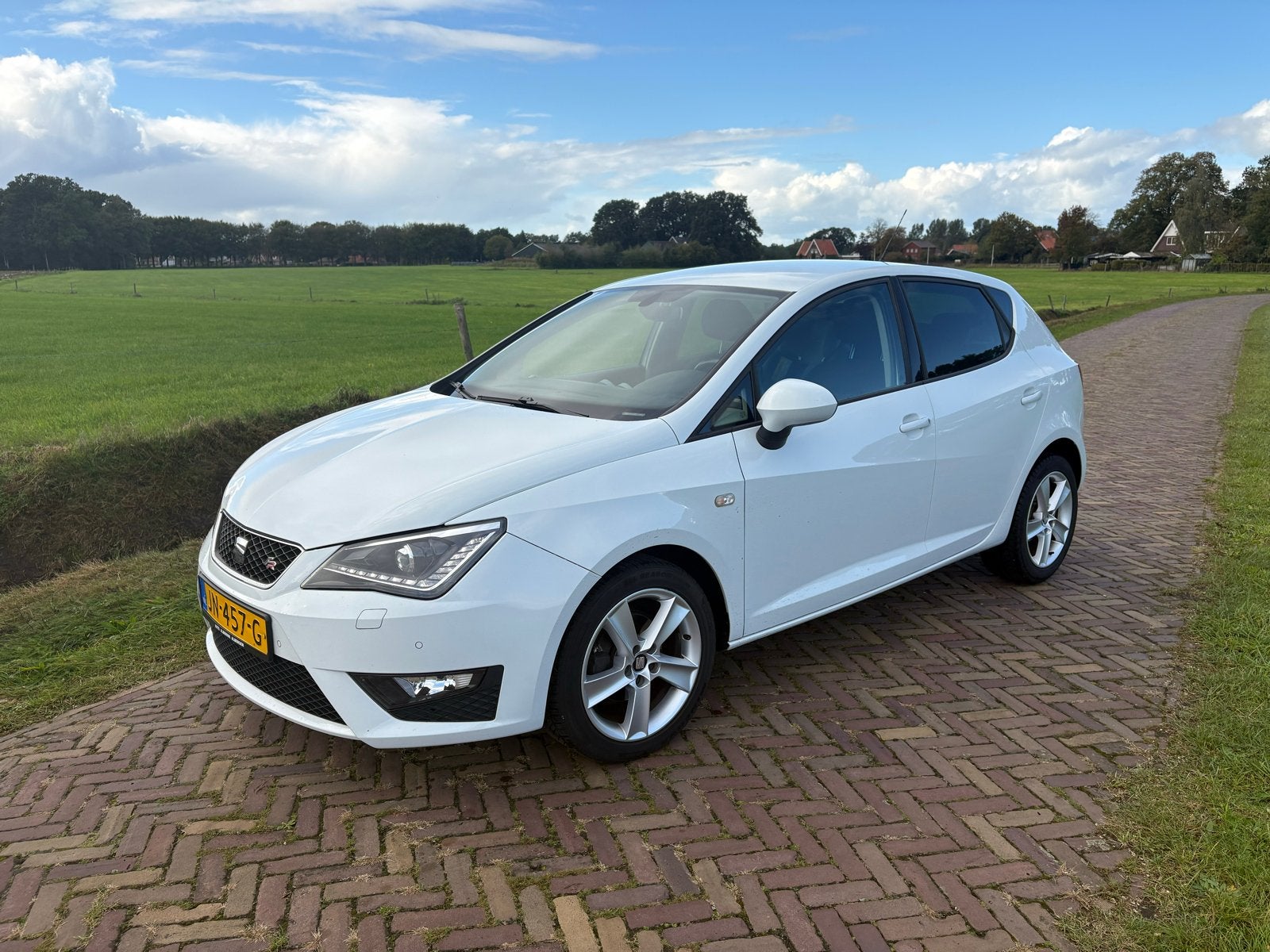 Seat Ibiza FR 1.0 TSI 95PK APK 08-2027 106.600KM 5DRS, Voorwielaandrijving, Stof, 40 €/maand, Zwart