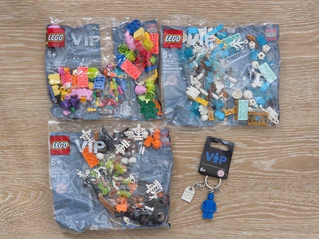 lego 3 x vip uitbreidingspakket 40512 40513 40514  1 hanger, Kinderen en Baby's, Speelgoed | Duplo en Lego, Overige thema's, Lego