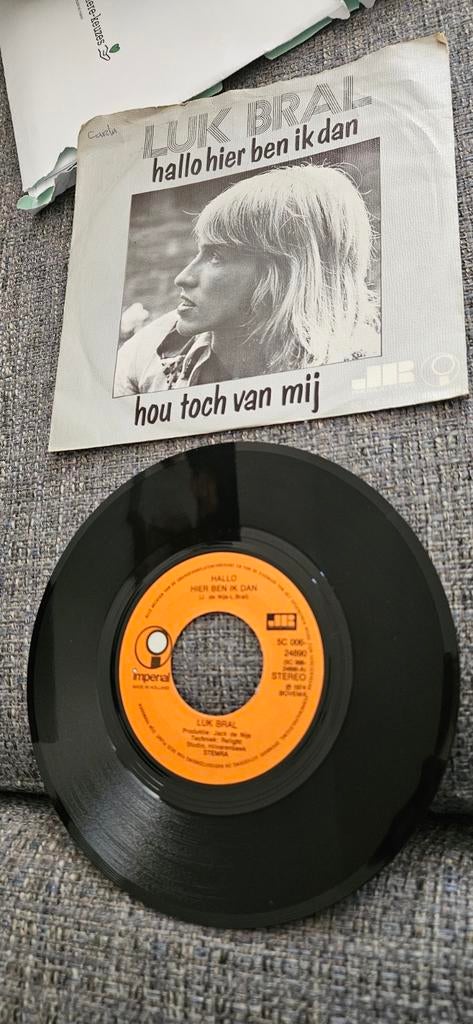 Luk Bral-Hallo hier ben ik dan-Piraten singel 1974, Ophalen of Verzenden, Gebruikt, Overige formaten, Levenslied of Smartlap