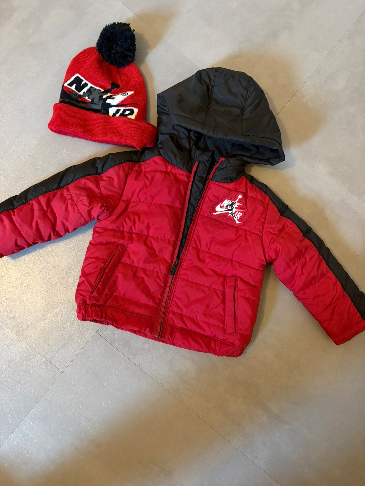 Nike Air Jordan winterjas + mutsje, Ophalen, Zo goed als nieuw, Jongetje, Jasje
