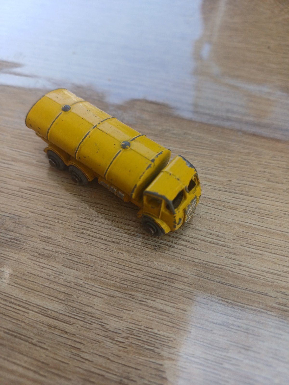 Lesney Matchbox 11A Petrol Tanker geel, grijze wielen, Ophalen of Verzenden, Gebruikt