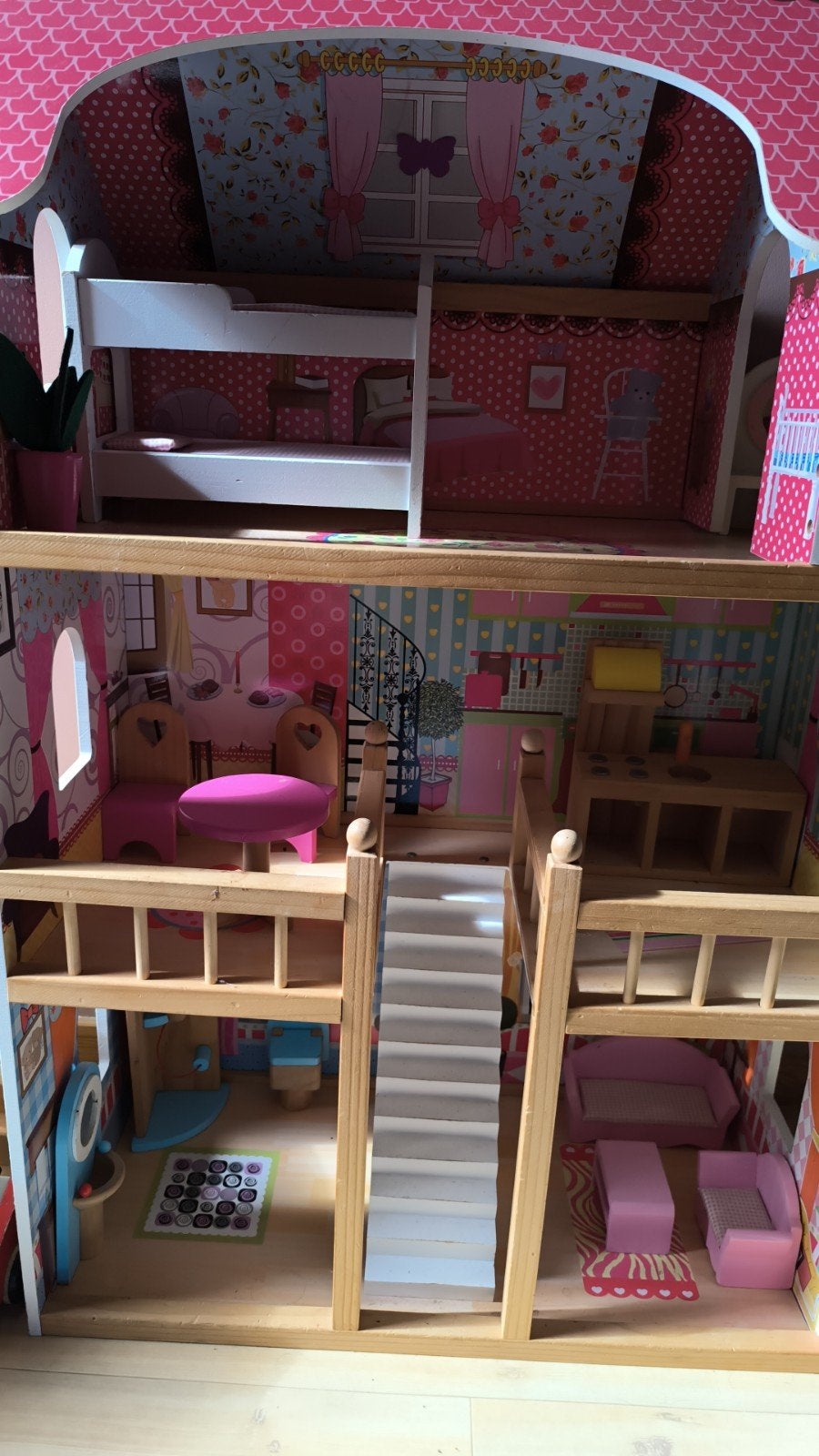 Groot Houten Poppenhuis met Meubels en Poppen