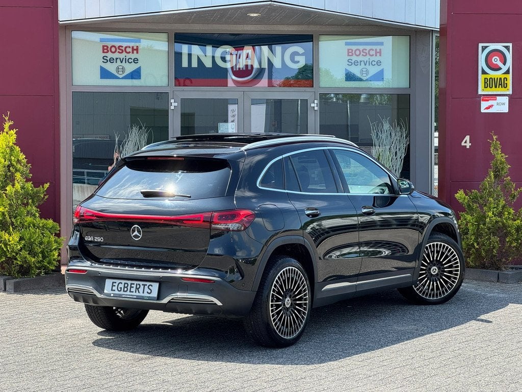 Mercedes-Benz EQA 250 AMG Line 67 kWh | Pano (bj 2021), Auto's, Mercedes-Benz, 1940 kg, Gebruikt, Zwart, Zwart