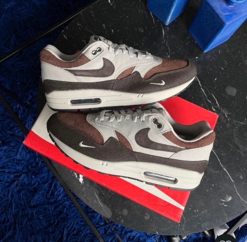 Nike Air Max 1 Size? Considered Size Eur 44,5, Bruin, Nieuw, Ophalen of Verzenden, Sneakers of Gympen