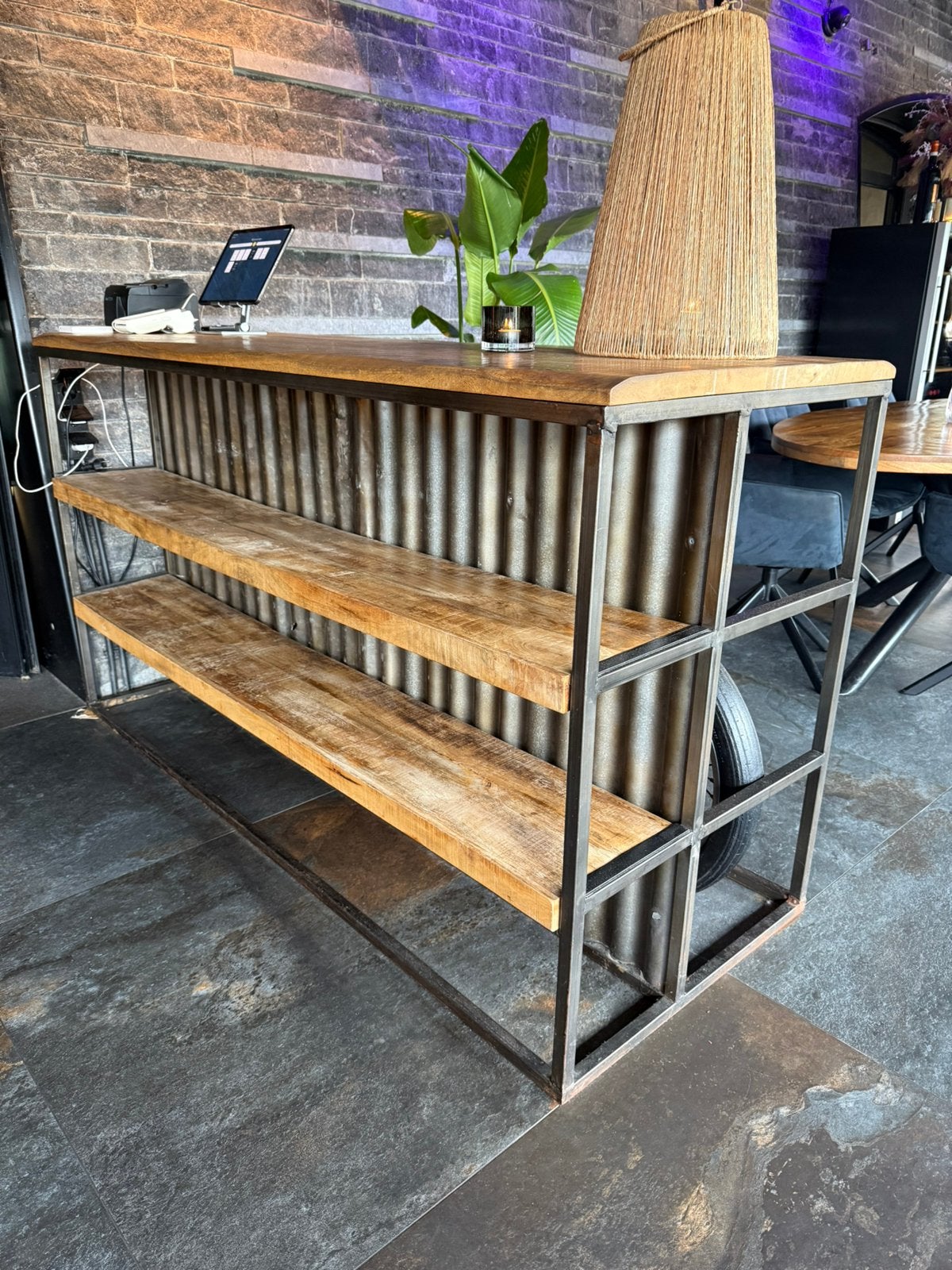 Industriële bar/balie met vintage motor Guiller, Huis en Inrichting, Ophalen, Zo goed als nieuw