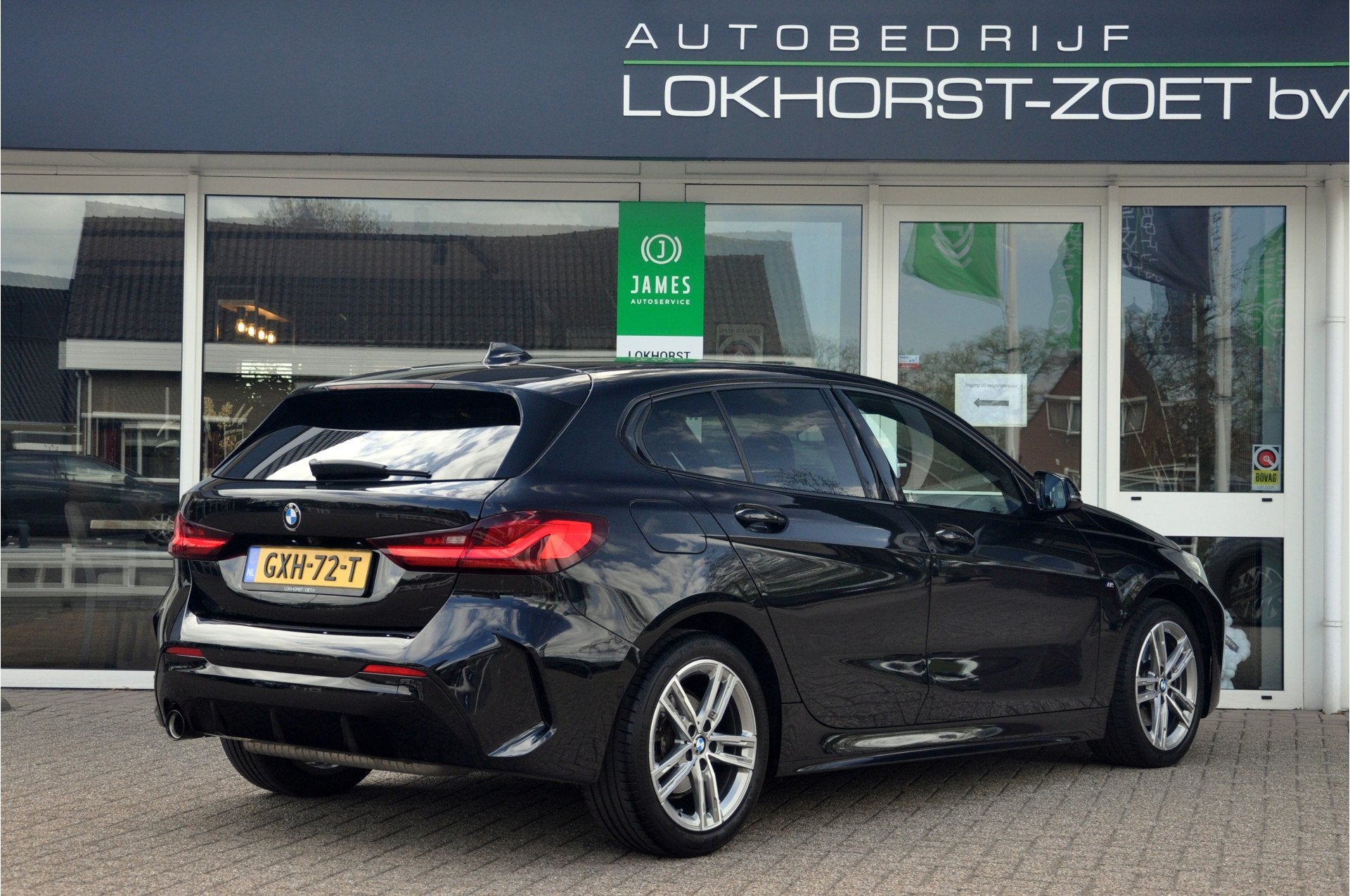 BMW 1-serie 118i High Executive M-Sport | Head-Up | Camera |, Auto's, 136 pk, Gebruikt, Leder en Stof, Zwart