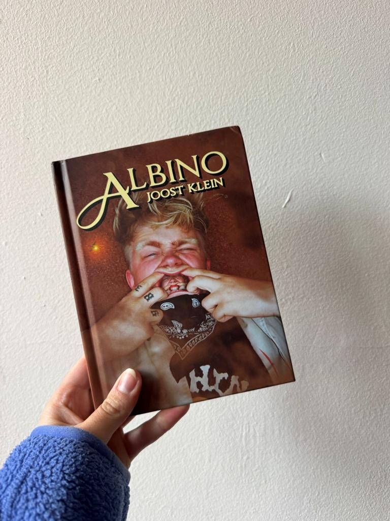 Joost Klein - Albino, Ophalen of Verzenden, Zo goed als nieuw, Joost Klein, Mode algemeen