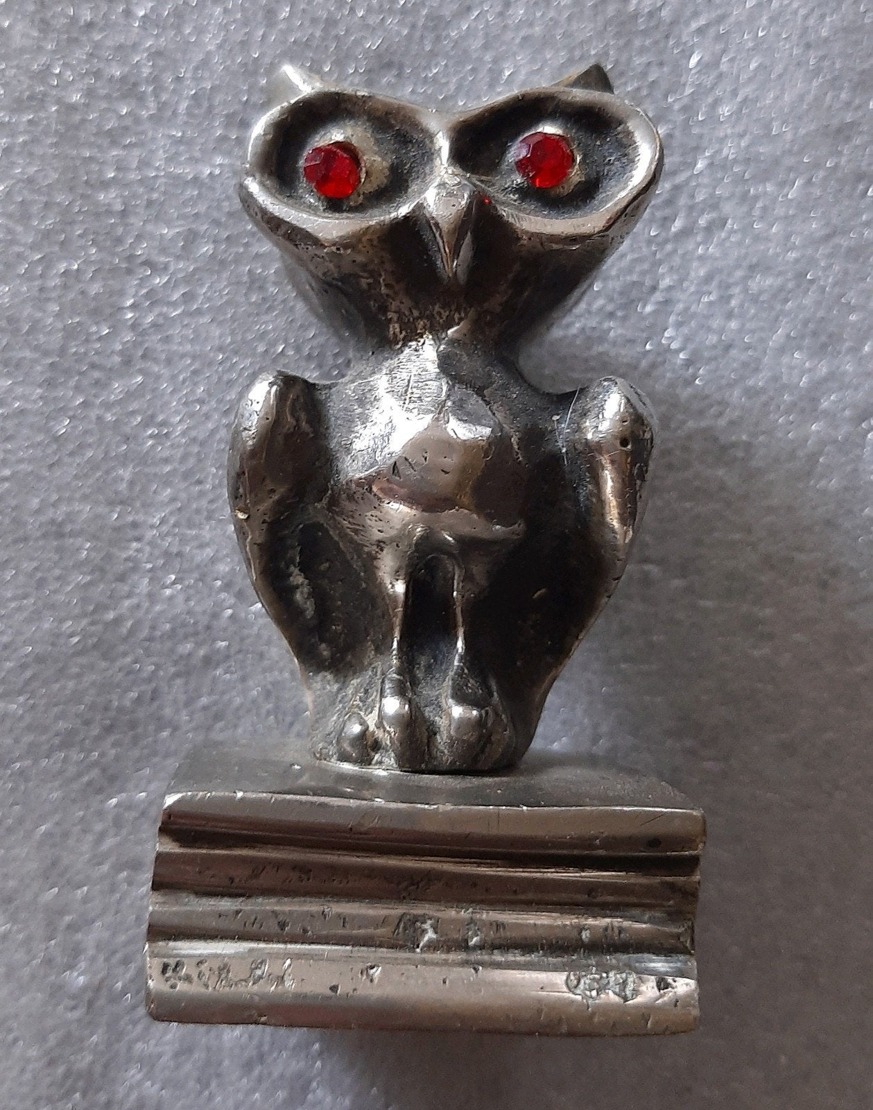 Antieke massief bronzen uil met rode ogen, Ophalen of Verzenden