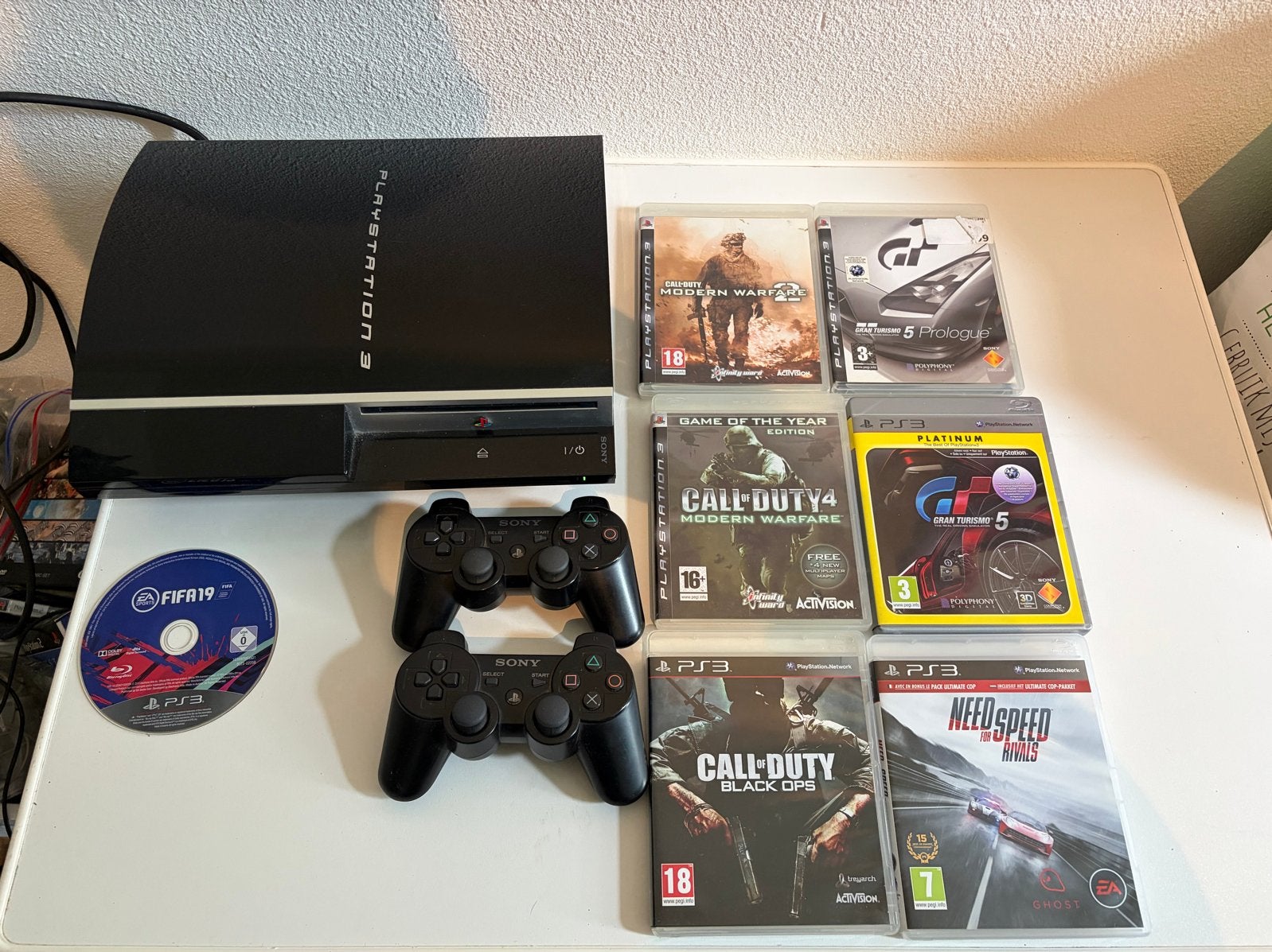 PlayStation 3 met 2 controllers en 6 games, Met games, Phat, Met 2 controllers, Zo goed als nieuw