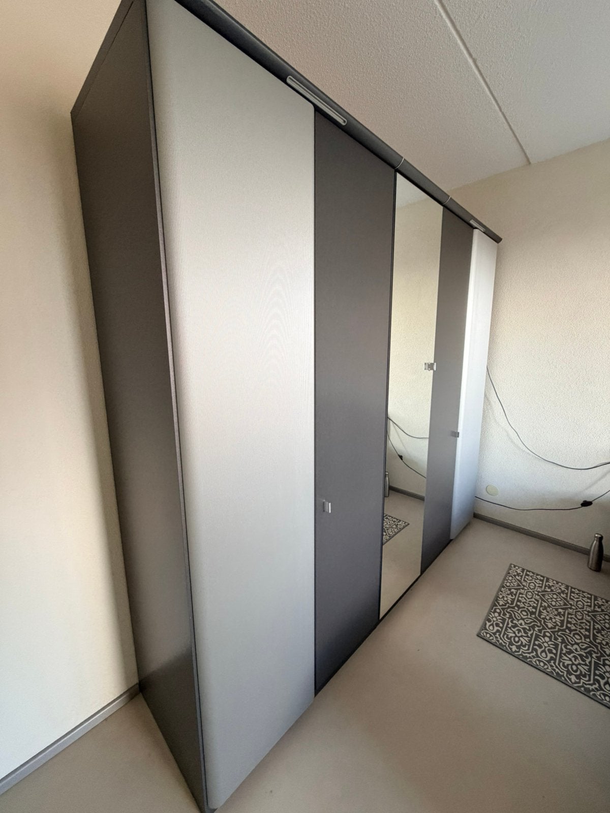 Wardrobe with lights, Ophalen, Zo goed als nieuw, 50 tot 75 cm, 200 cm of meer
