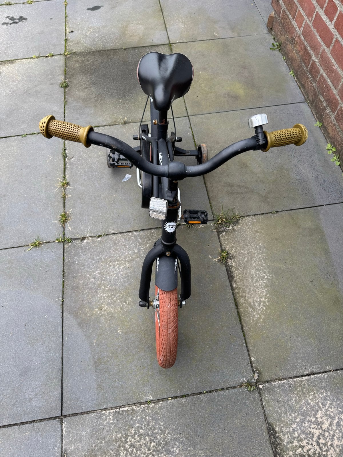 Kinderfiets met zijwieltjes - Zwart/Oranje, Fietsen en Brommers, Fietsen | Kinderfietsjes, Ophalen, Terugtraprem, Zijwieltjes