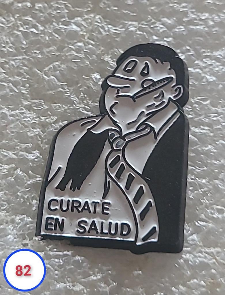 Pin man met bril en tekst 'Curate en Salud', Verzenden, Nieuw