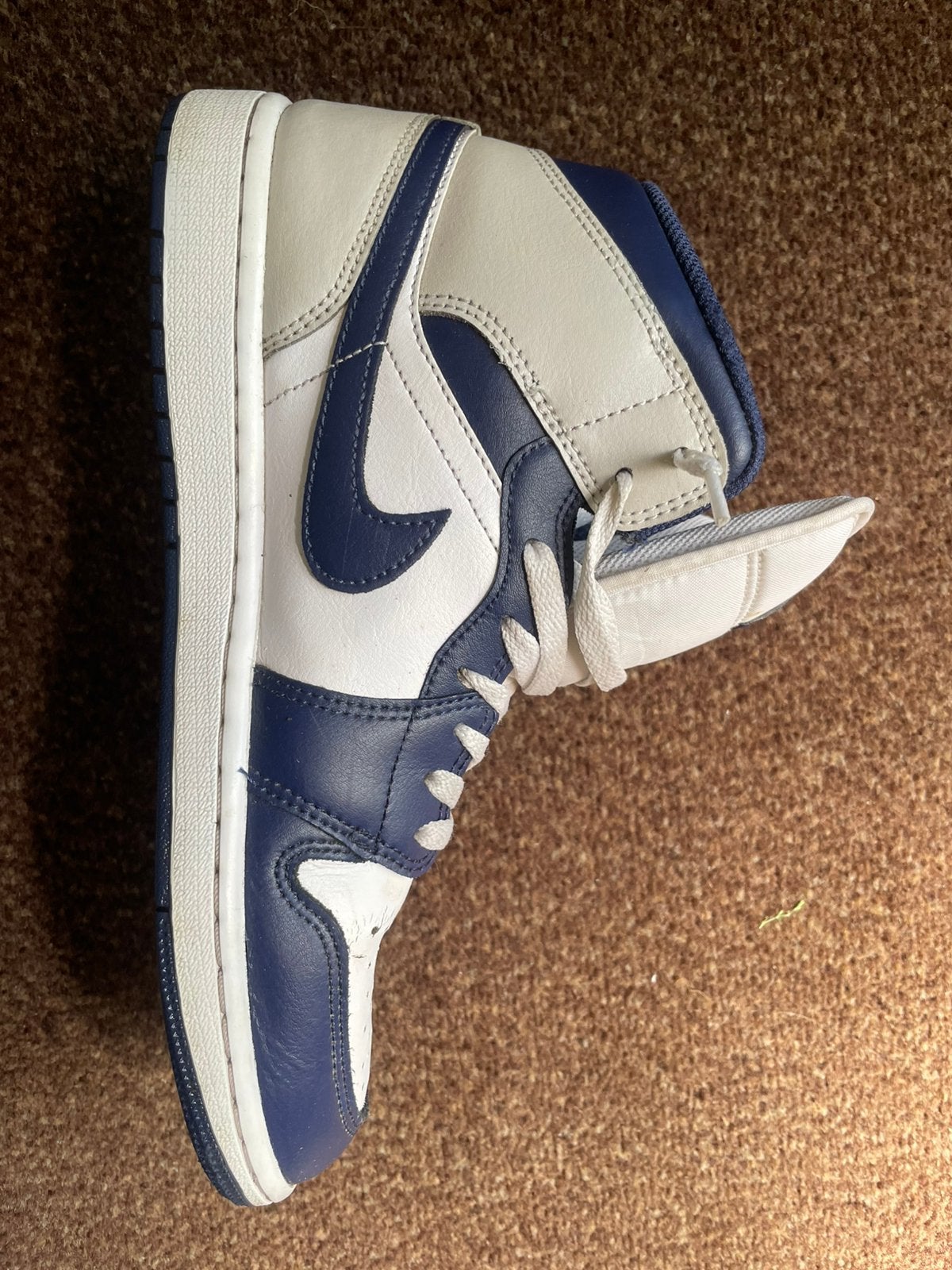 Jordan 1 mid Midnight Navy, Ophalen of Verzenden, Zo goed als nieuw