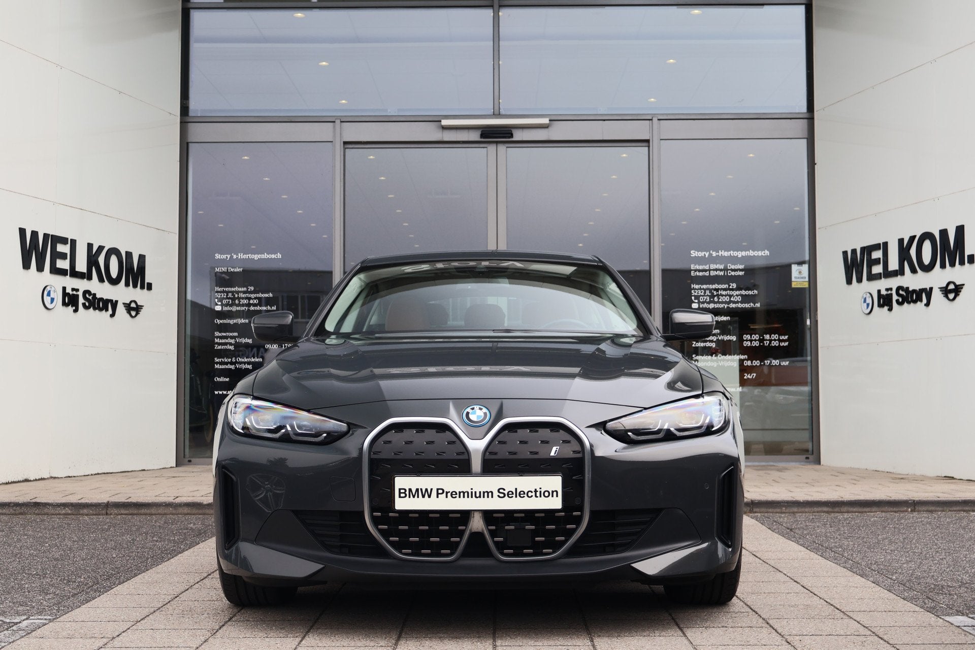 BMW i4 eDrive40 / Adaptieve Cruise Control / Achteruitrijcam, Auto's, Dealer onderhouden, Achterwielaandrijving, Gebruikt, 590 km