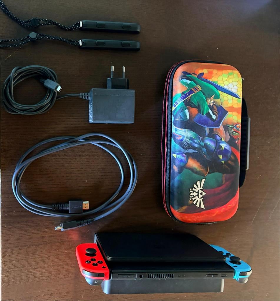 Nintendo Switch OLED 64GB Blauw/Rood + Accessoires, Zo goed als nieuw, Eén computer, 3 spelers of meer, Vanaf 7 jaar