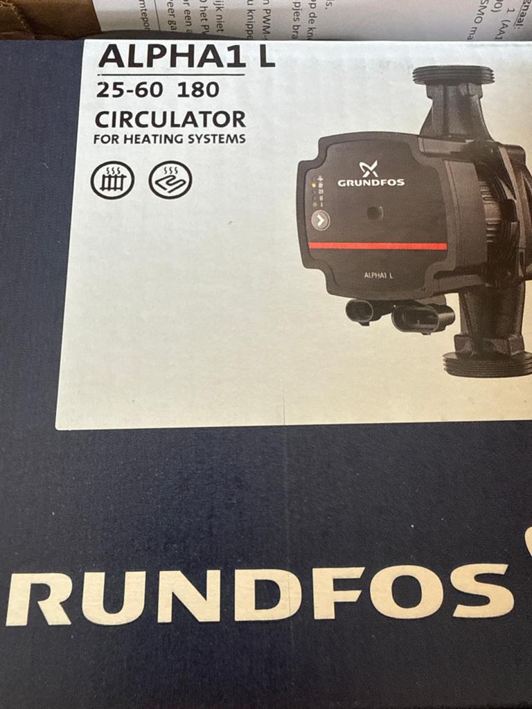 Grundfos Alpha1 L 25-60 180 circulatiepomp nieuw in doos, Doe-het-zelf en Verbouw, Verwarming en Radiatoren, Ophalen of Verzenden