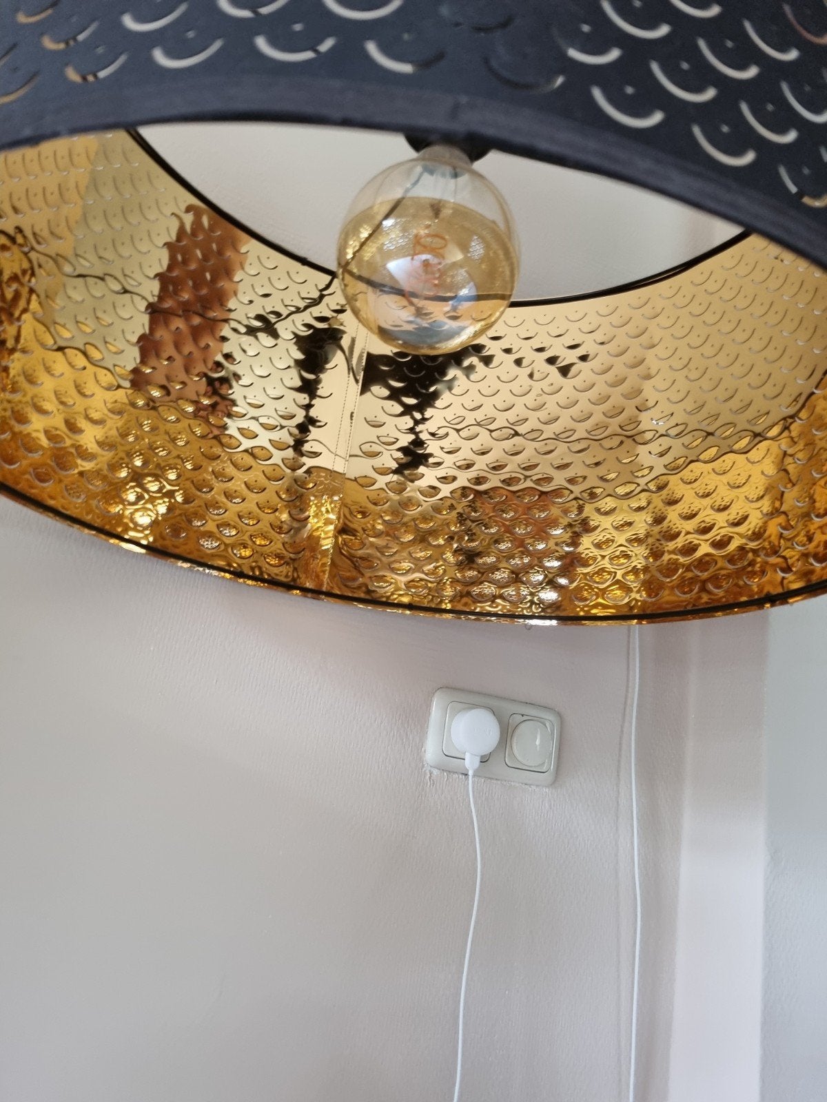 Ikea hanglamp 60cm met gouden binnenkant en lamp, Ophalen, Zo goed als nieuw, Metaal, E27 (groot)