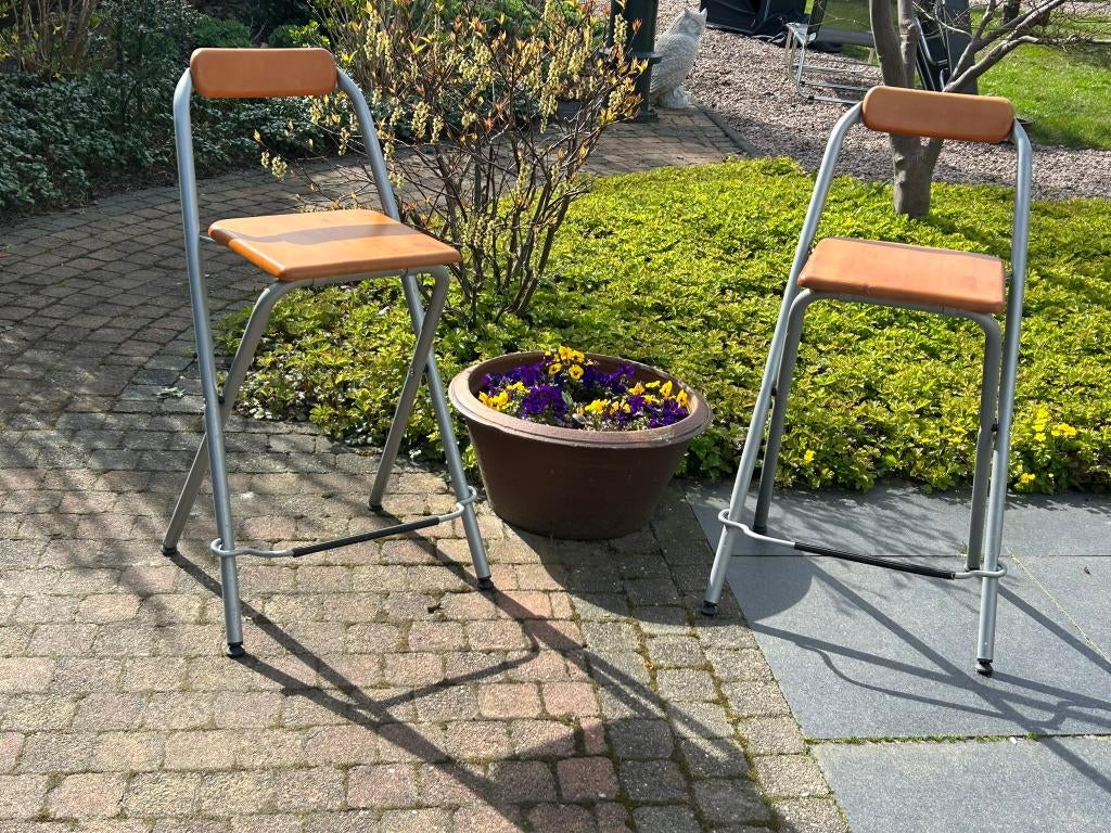 2 inklapbare barkrukjes, Huis en Inrichting, Barkrukken, Ophalen, In hoogte verstelbaar, 60 tot 90 cm, Zo goed als nieuw