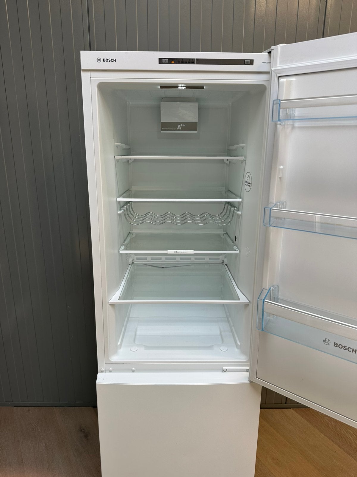 Bosch Koelvriescombinatie A++ NoFrost inclusief Garantie, Witgoed en Apparatuur, Koelkasten en IJskasten, Gebruikt, 200 liter of meer