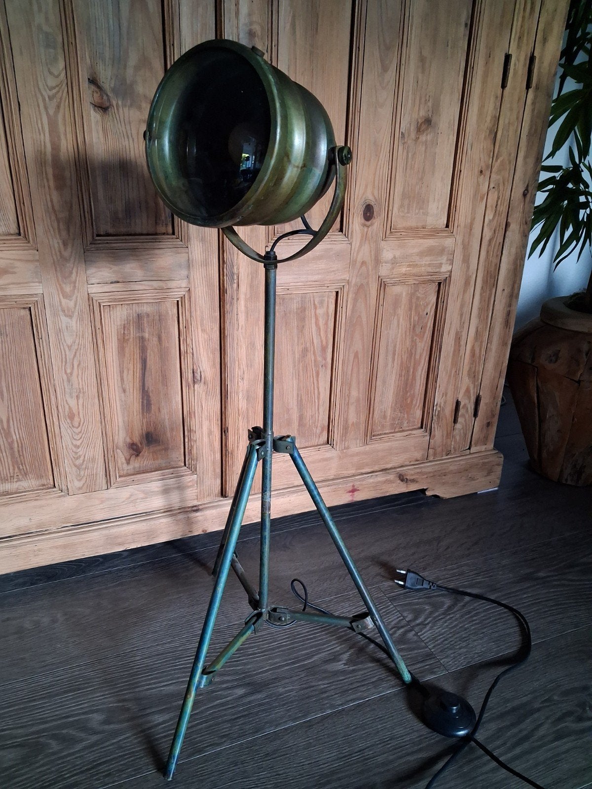 Industriële Spotlamp op Statief - Groen Patina, Ophalen, Metaal, Industriële uitstraling, Minder dan 100 cm