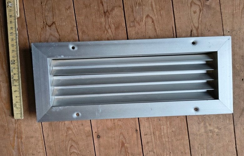 Ventilatierooster Zichtbelemmerend Buitenafm. 32,5x14cm alu, Ophalen of Verzenden, Gebruikt, Afzuiger