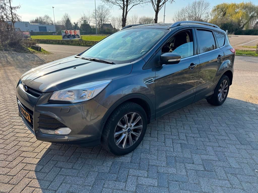 Ford Kuga 1.5 Titanium Plus Navi Sony StoelV, 4 cilinders, Leder en Stof, Bedrijf, Handgeschakeld