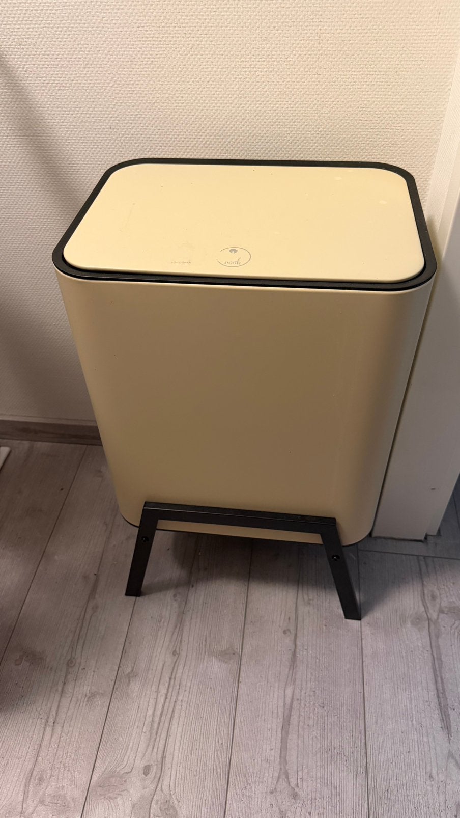 Prullenbak/afvalbak twee vakken, Huis en Inrichting, Woonaccessoires | Prullenbakken, 20 tot 30 liter, Ophalen, Zo goed als nieuw