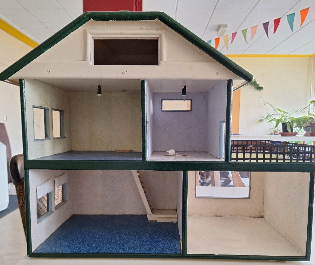 Poppenhuis opknapper 4 kamers, zolder en terras, Ophalen of Verzenden, Gebruikt, Poppenhuis