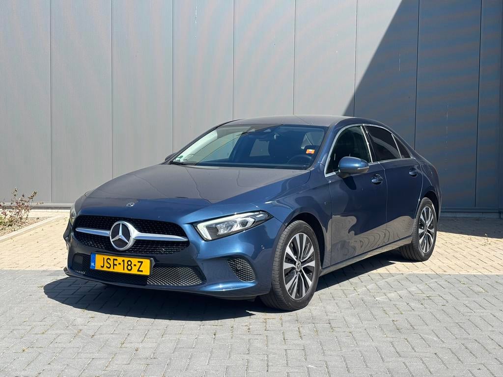 Mercedes-Benz A-Klasse A 250 e 2021, Zwart, 4 cilinders, Leder en Stof, Plug-in hybride