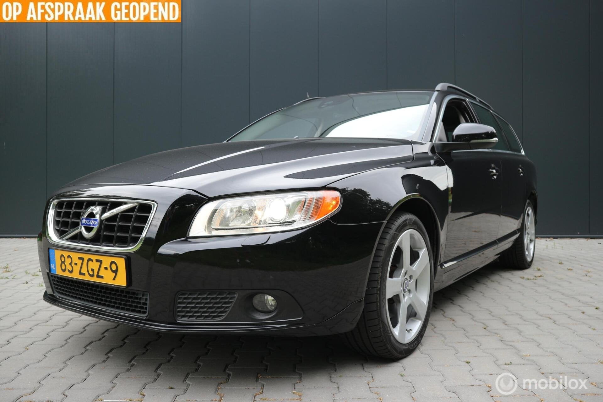 Volvo V70 1.6 T4 Momentum AUTOMAAT/XENON/LEDER/ECC/NAP, Euro 5, 4 cilinders, 179 pk, Zwart