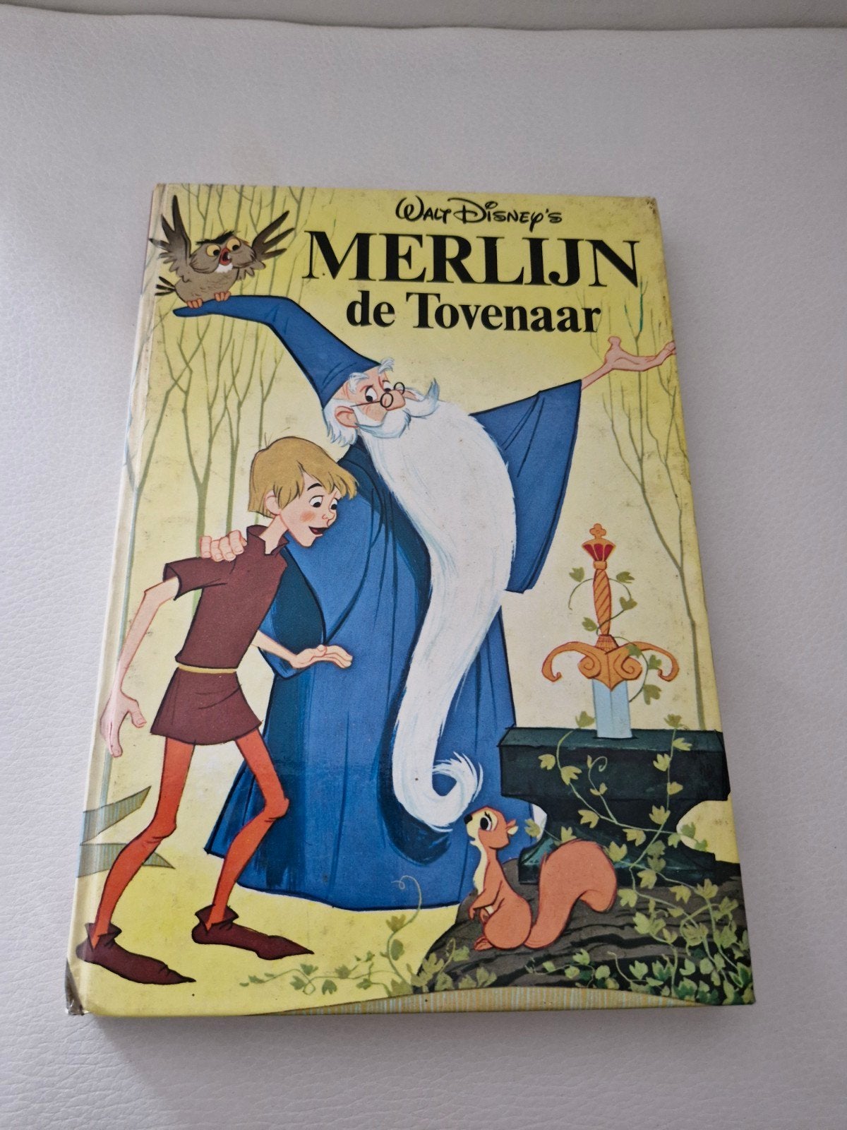 Walt Disney's Merlijn de Tovenaar - Vintage Boek, Ophalen of Verzenden, Gelezen, Walt Disney, Sprookjes