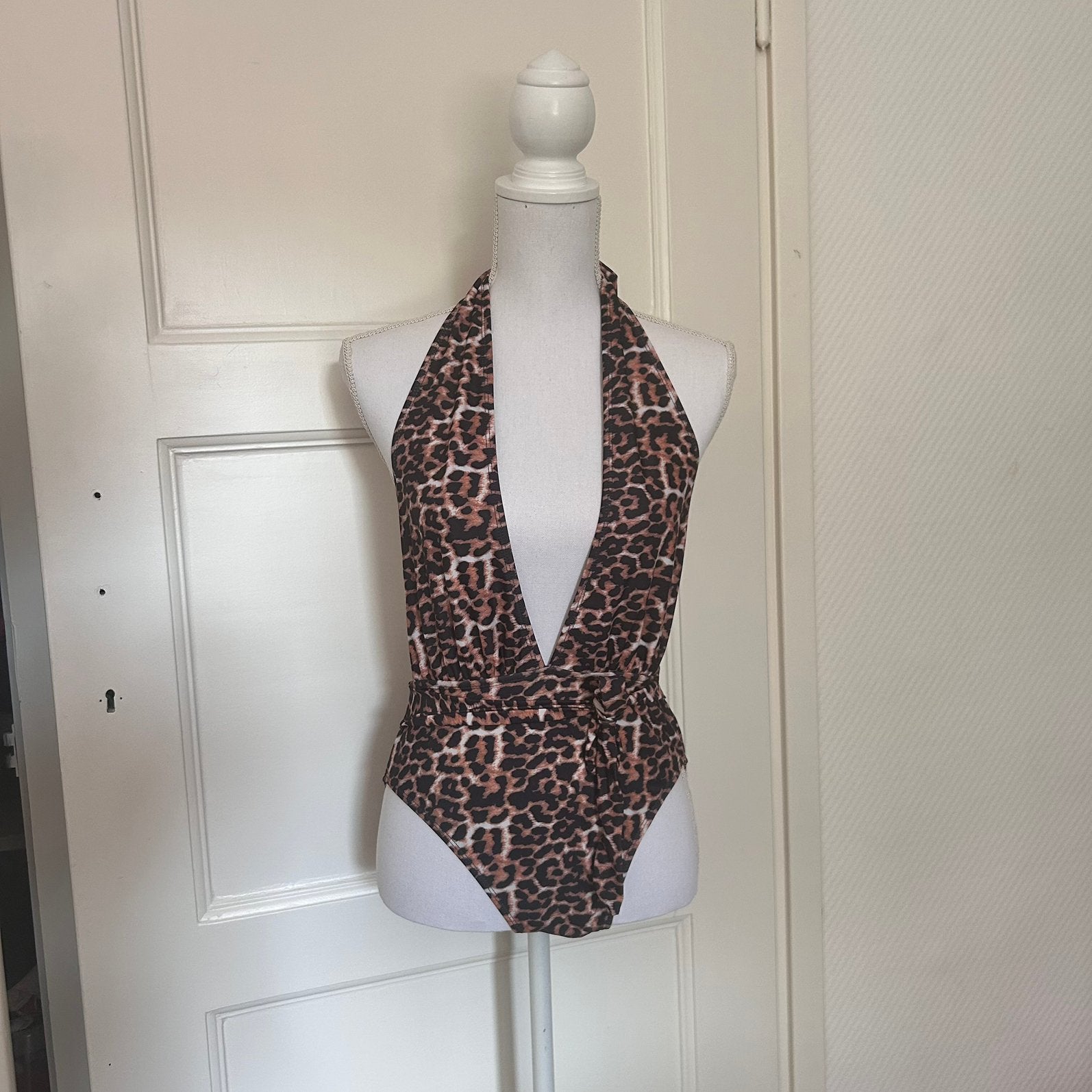 Nieuw Boohoo luipaardprint badpak – maat 36 (EU) / UK 10, Ophalen of Verzenden, Nieuw, Bruin, Badpak