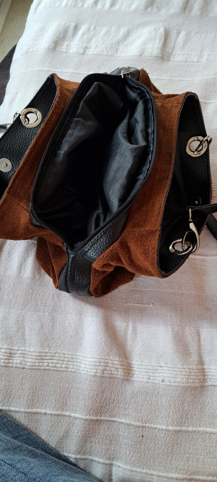 Charm suede tas.. Cognac kleur Handtasje, Ophalen of Verzenden, Zo goed als nieuw, Bruin, Handtas