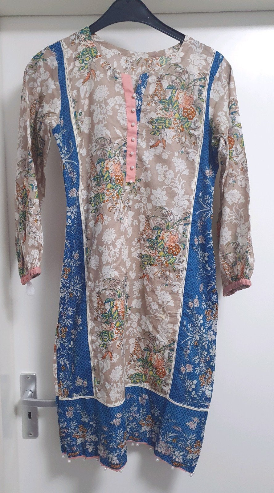 Mooie bloemenjurk met parels beige blauw roze, maat XS, Meerkleurig, Ophalen of Verzenden, Zo goed als nieuw, Knielengte