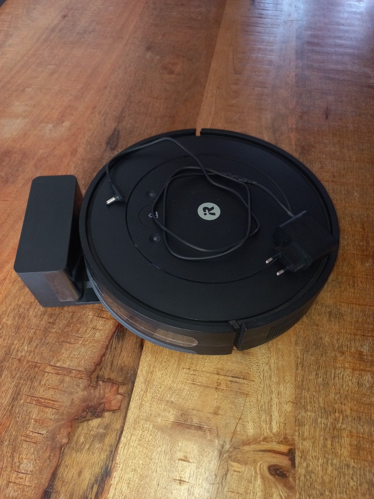 Robotstofzuiger RVG-Y1, Gebruikt, IRobot, Dweilfunctie, Ophalen of Verzenden
