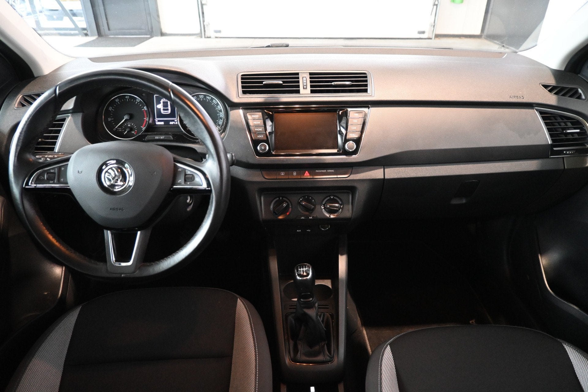 Skoda Fabia Combi 1.0 TSI Ambition Business Airco Navigatie, Auto's, Voorwielaandrijving, Stof, Gebruikt, Met garantie (alle)