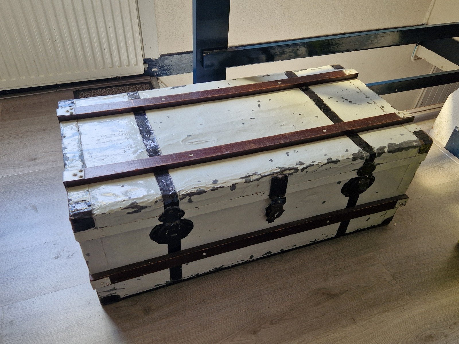 Vintage grijze hutkoffer van hout en metaal, Gebruikt, 100 tot 150 cm, 5 – 50, 50 tot 75 cm