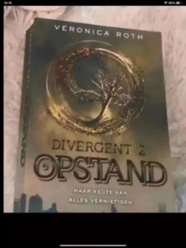 Divergent 2: Opstand - Veronica Roth, Gelezen, Veronica Roth, Ophalen of Verzenden, Algemeen
