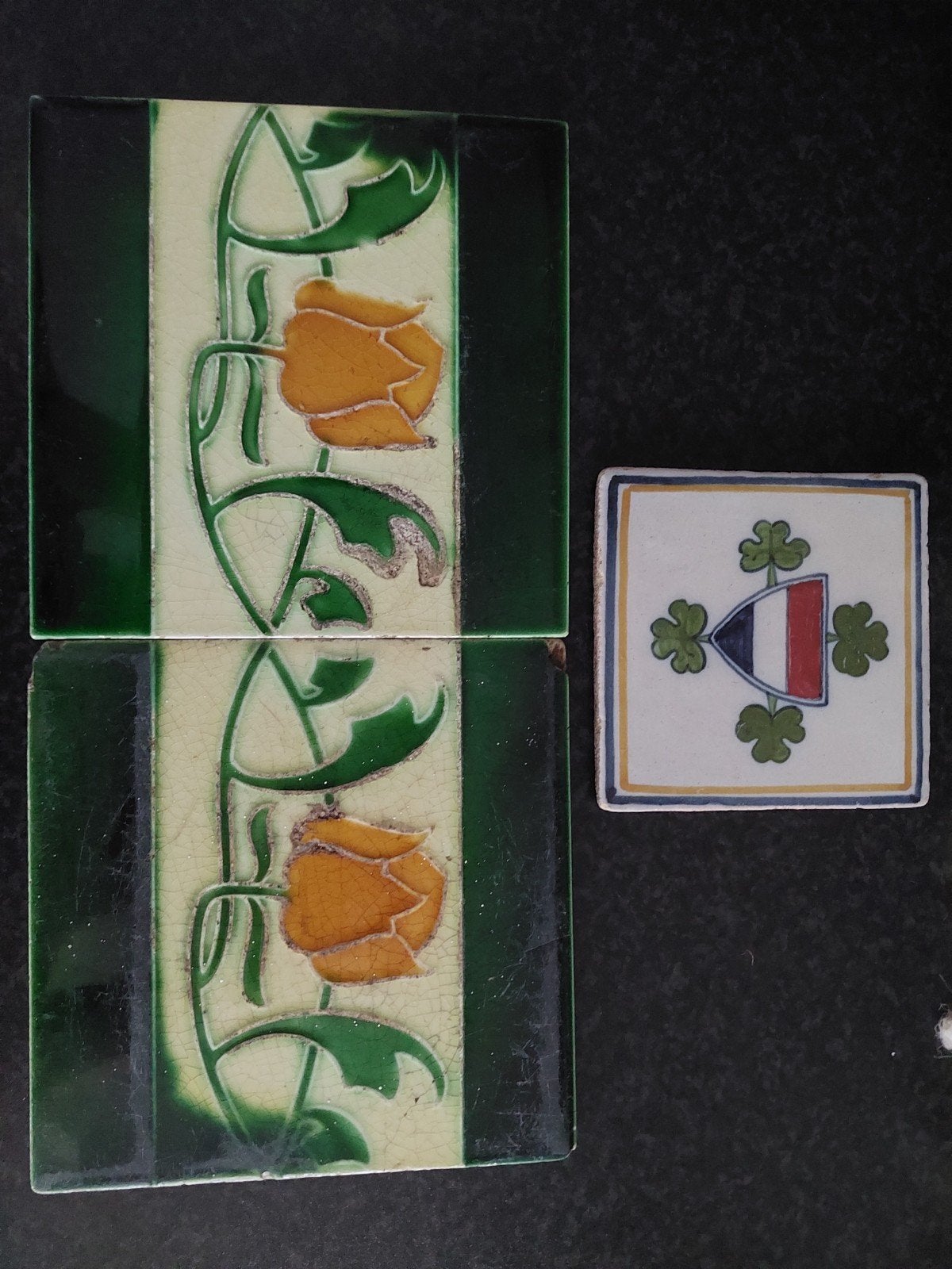 Antieke Art Nouveau Tegels met Bloemenmotief (2 stuks), Ophalen of Verzenden