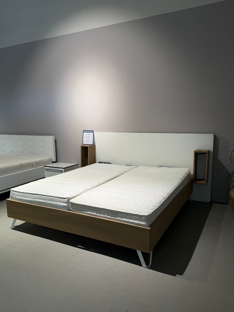 Steel en stockings bed met nachtkastjes inclusief matrassen, Ophalen, Overige materialen, Wit, 180 cm