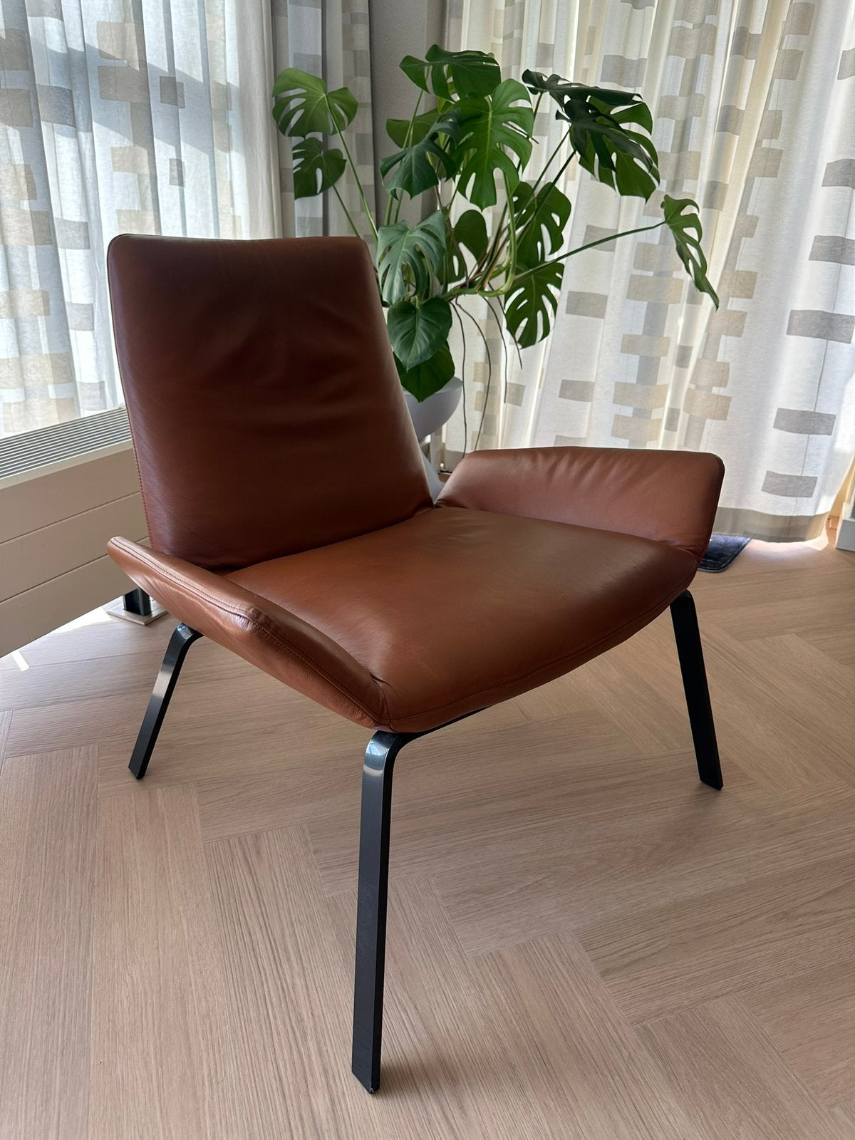 Design on Stock Komio Fauteuil Leer, Huis en Inrichting, Fauteuils, Ophalen of Verzenden, Zo goed als nieuw, 50 tot 75 cm, Leer