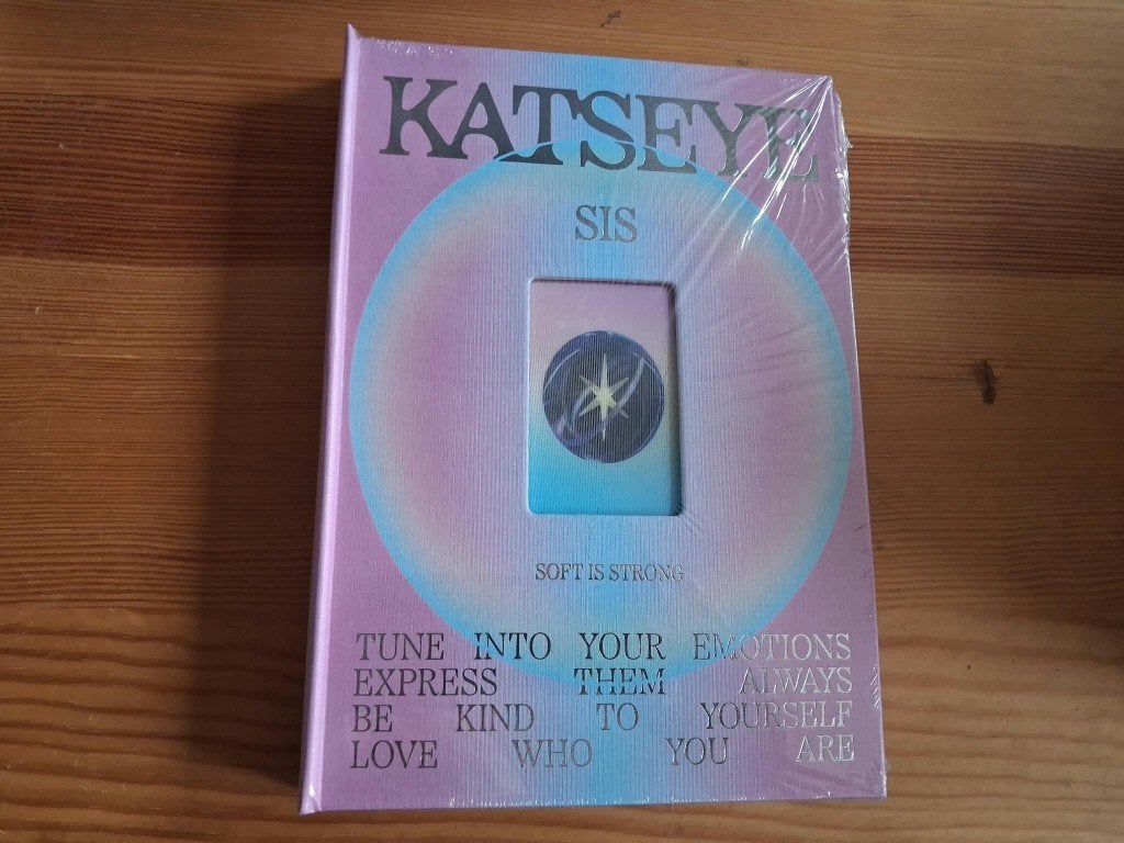 Katseye - SIS (Soft Is Strong) (NIEUW), Inclusief boekje, Pop, Overige typen, Ophalen of Verzenden